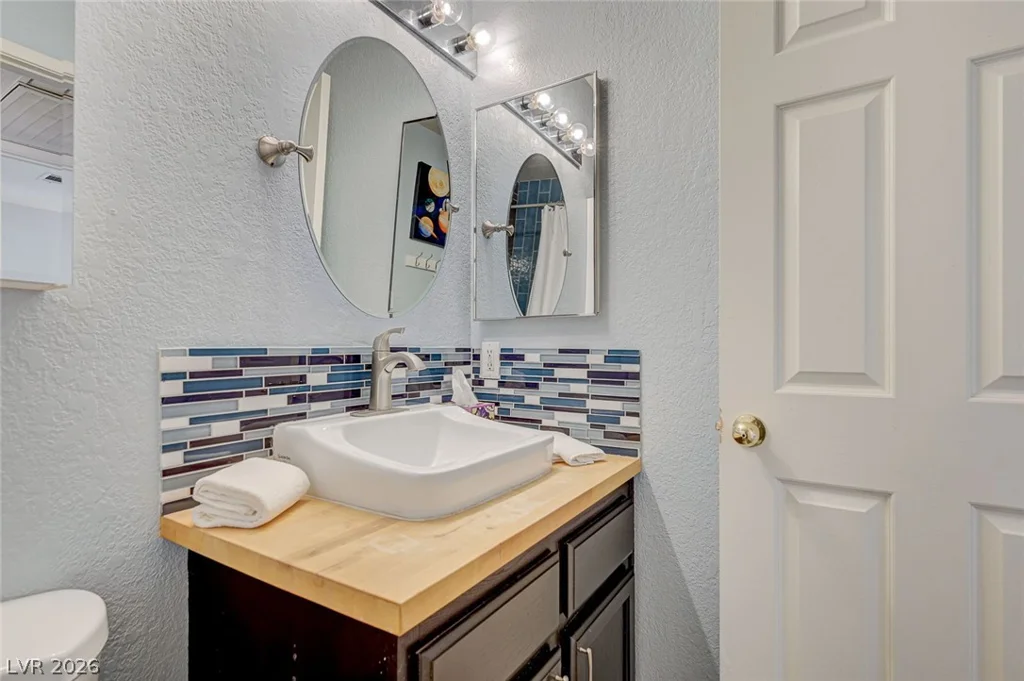 5040 Rainbow, Las Vegas, NV 89118