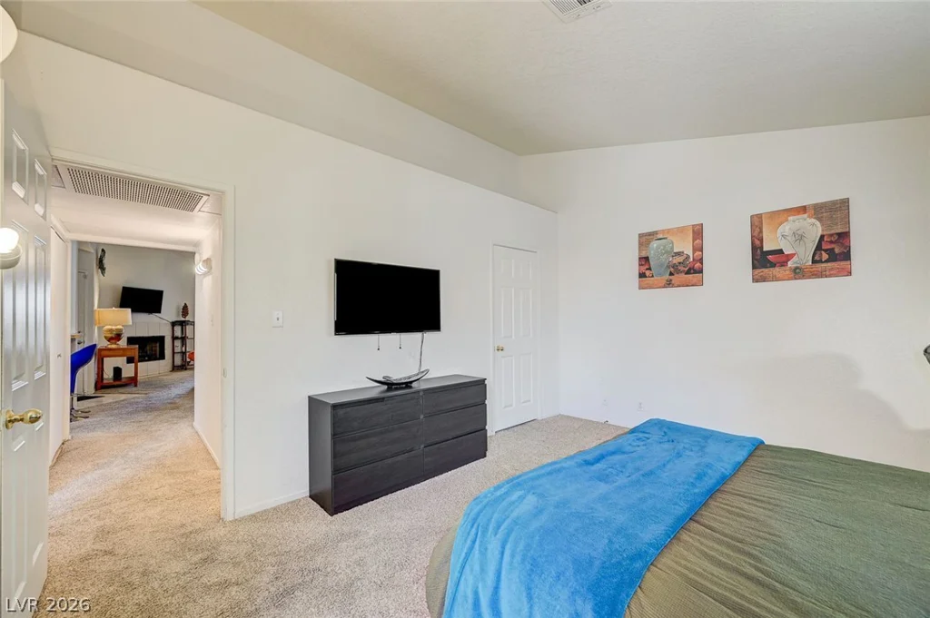 5040 Rainbow, Las Vegas, NV 89118