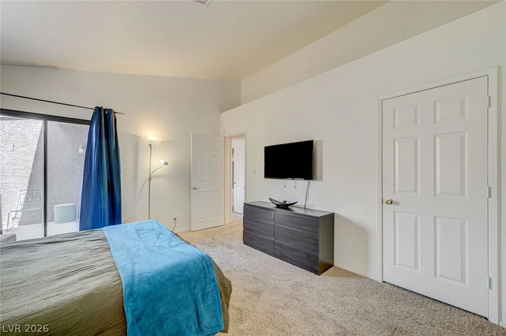 5040 Rainbow, Las Vegas, NV 89118