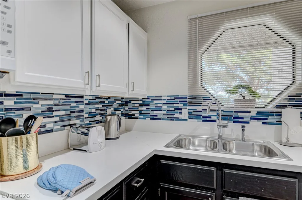 5040 Rainbow, Las Vegas, NV 89118