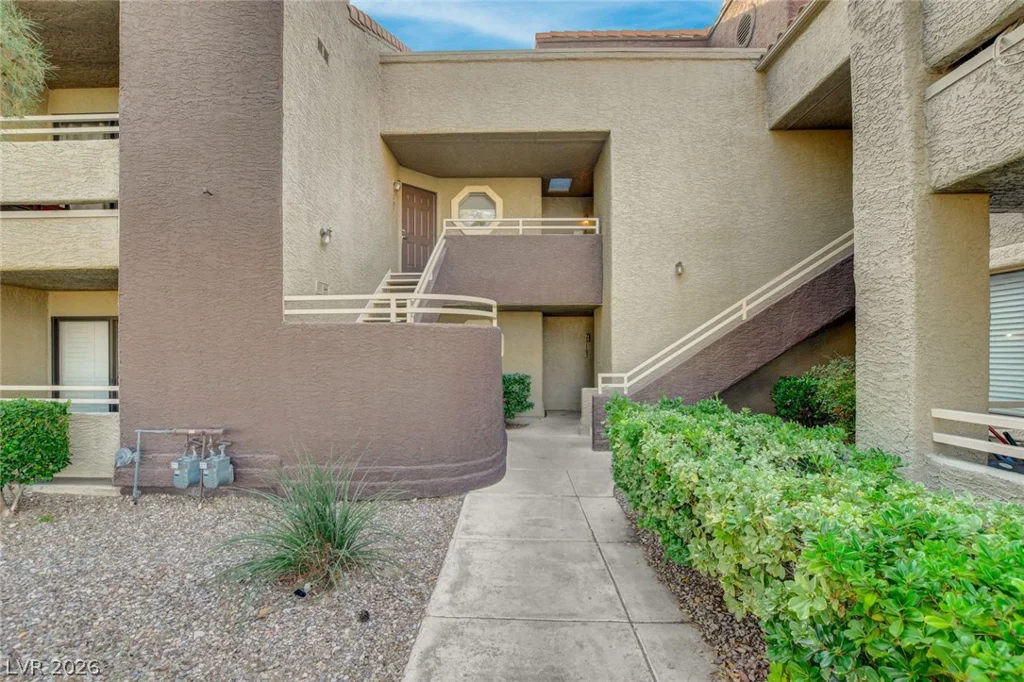 5040 Rainbow, Las Vegas, NV 89118