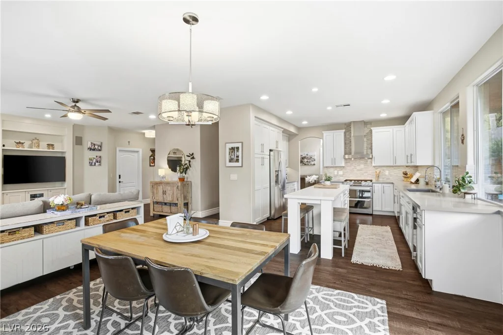 10025 Laurel Springs, Las Vegas, NV 89134