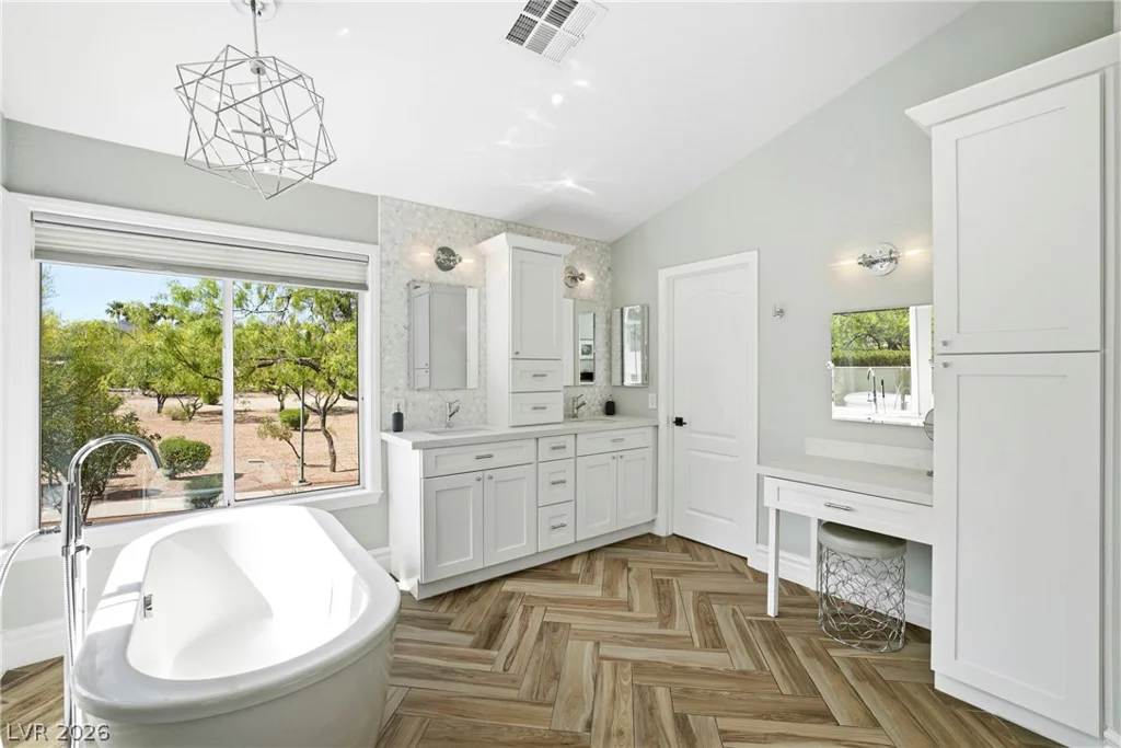 10025 Laurel Springs, Las Vegas, NV 89134