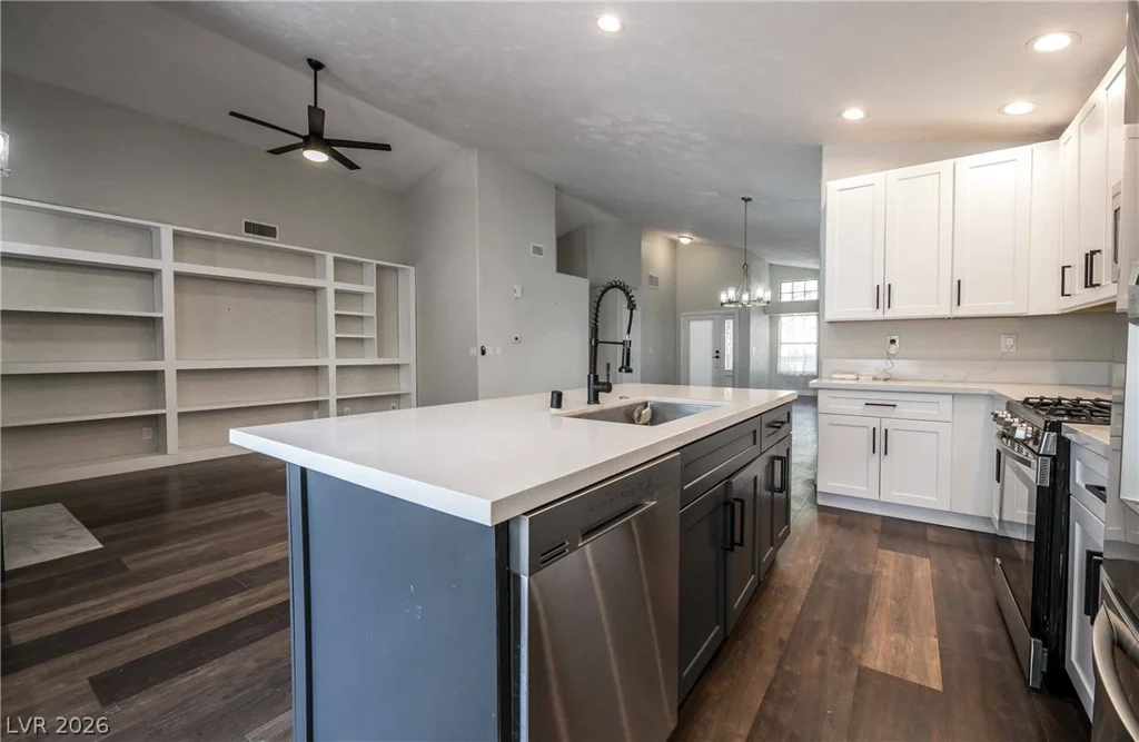 2724 Eagle Springs, Las Vegas, NV 89117