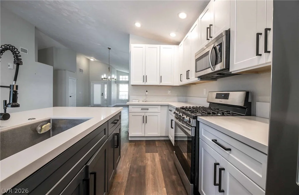 2724 Eagle Springs, Las Vegas, NV 89117
