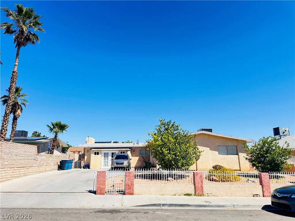 6952 Peggy, Las Vegas, NV 89145