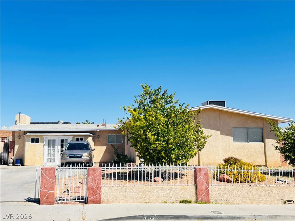 6952 Peggy, Las Vegas, NV 89145