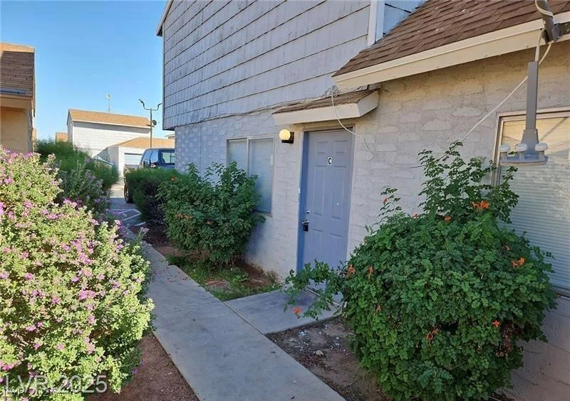 5235 Gray, Las Vegas, NV 89119