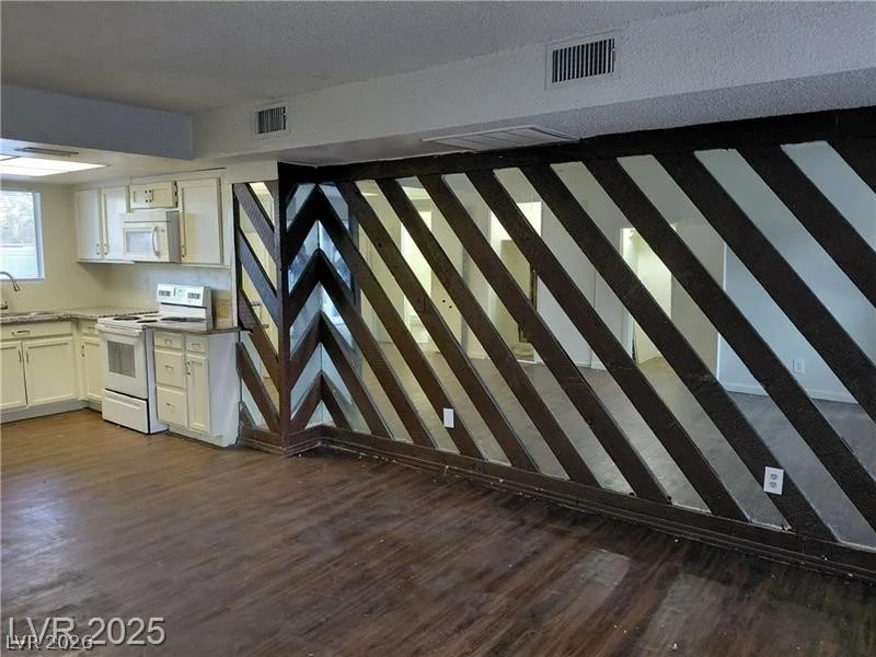 1336 JONES, Las Vegas, NV 89108