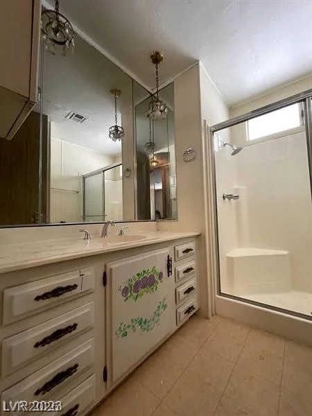 5000 Royal, Las Vegas, NV 89103