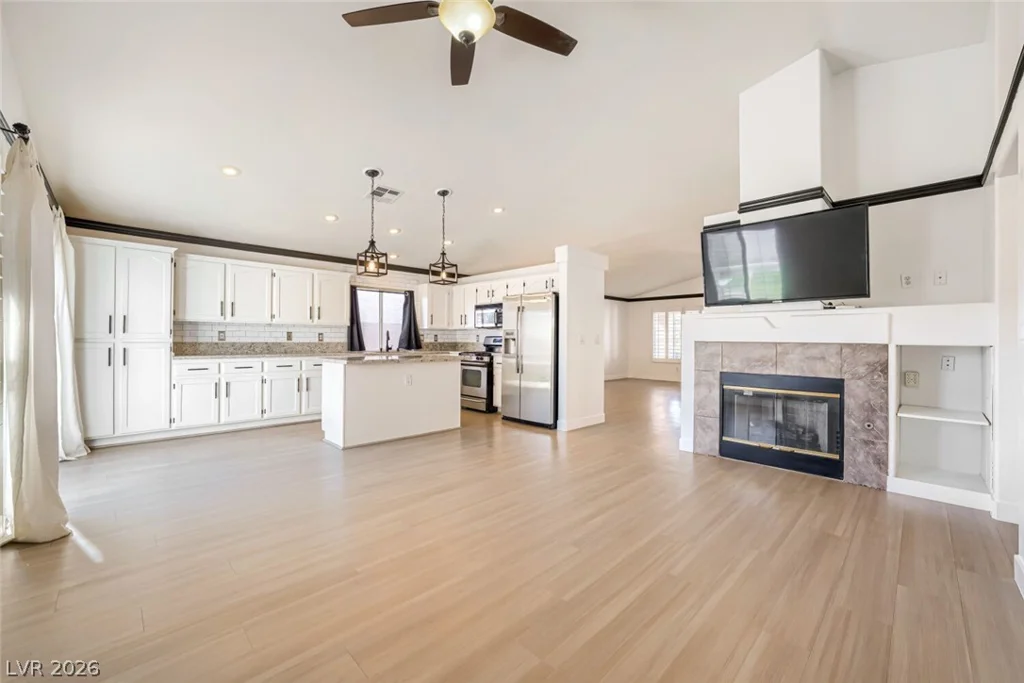 10236 Desert Wind, Las Vegas, NV 89144