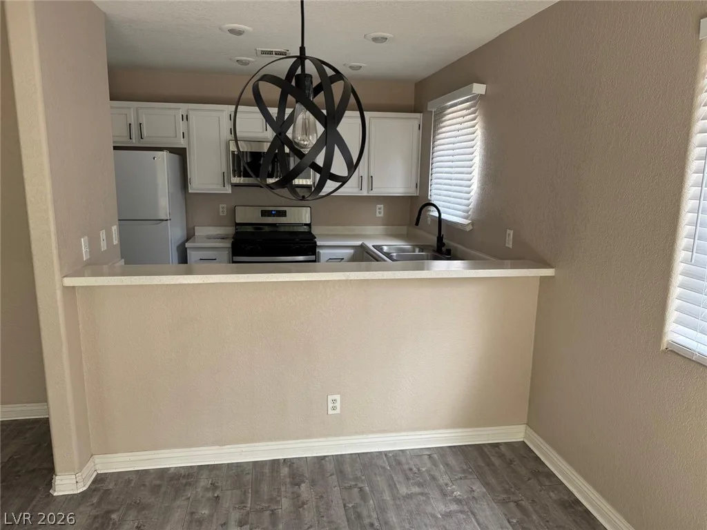 5048 Rainbow, Las Vegas, NV 89118