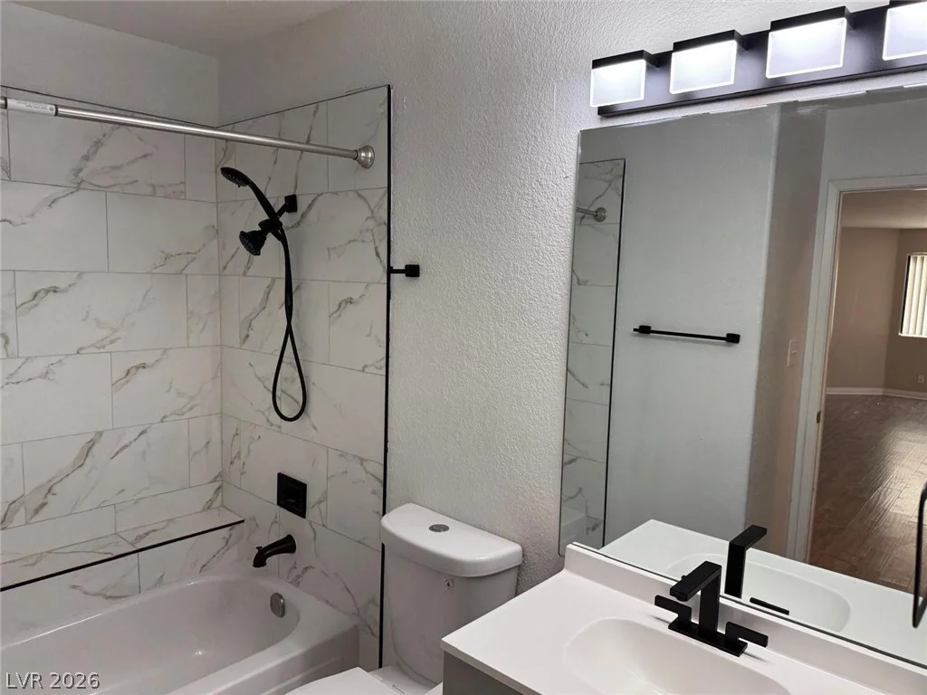 5048 Rainbow, Las Vegas, NV 89118