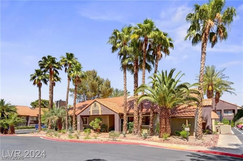 5048 Rainbow, Las Vegas, NV 89118