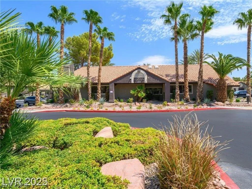 5048 Rainbow, Las Vegas, NV 89118