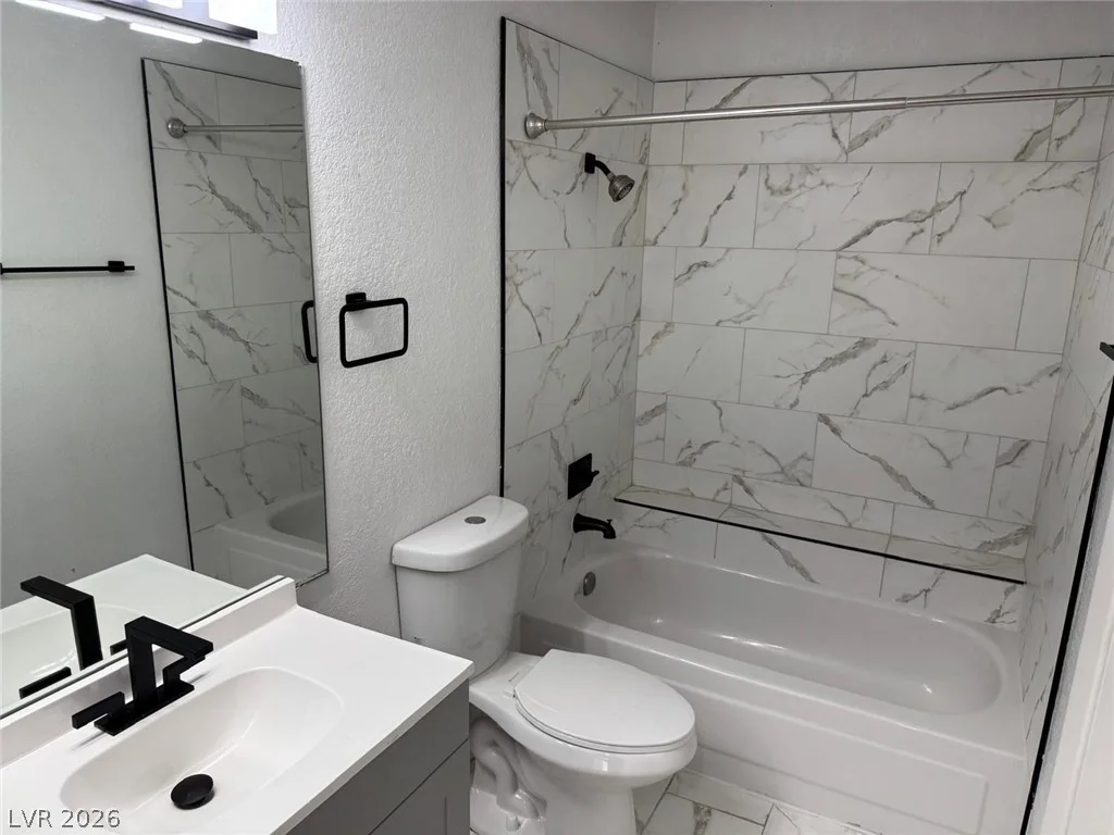 5048 Rainbow, Las Vegas, NV 89118