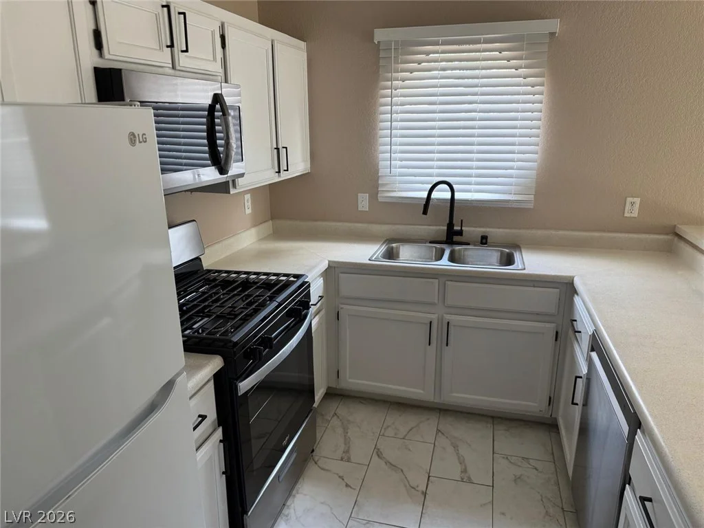 5048 Rainbow, Las Vegas, NV 89118