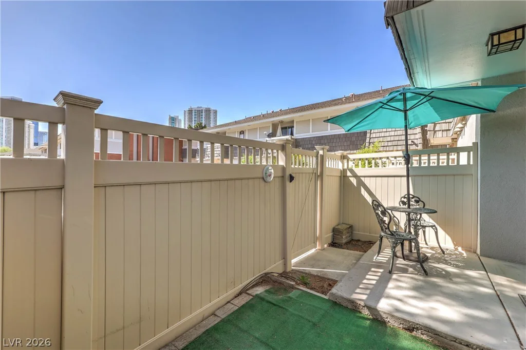 714 Oakmont, Las Vegas, NV 89109