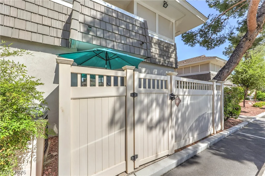 714 Oakmont, Las Vegas, NV 89109