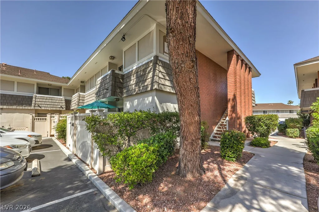 714 Oakmont, Las Vegas, NV 89109