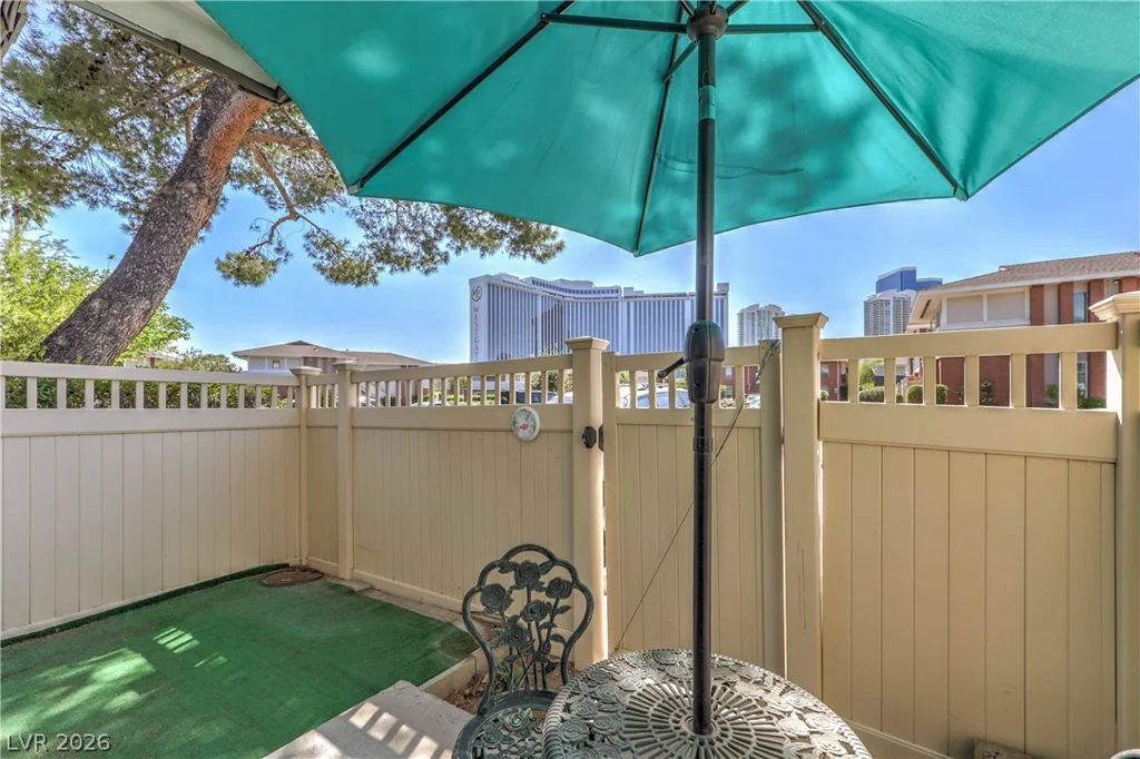 714 Oakmont, Las Vegas, NV 89109