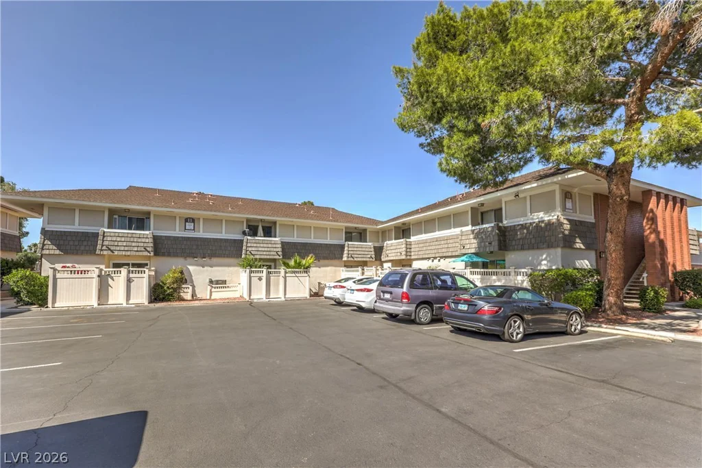 714 Oakmont, Las Vegas, NV 89109