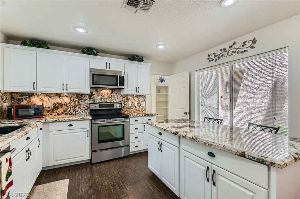 7068 Bright Springs, Las Vegas, NV 89113