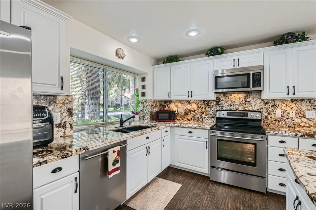 7068 Bright Springs, Las Vegas, NV 89113