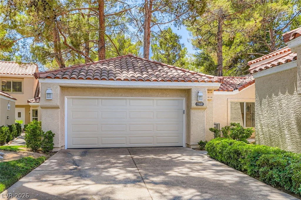 7068 Bright Springs, Las Vegas, NV 89113