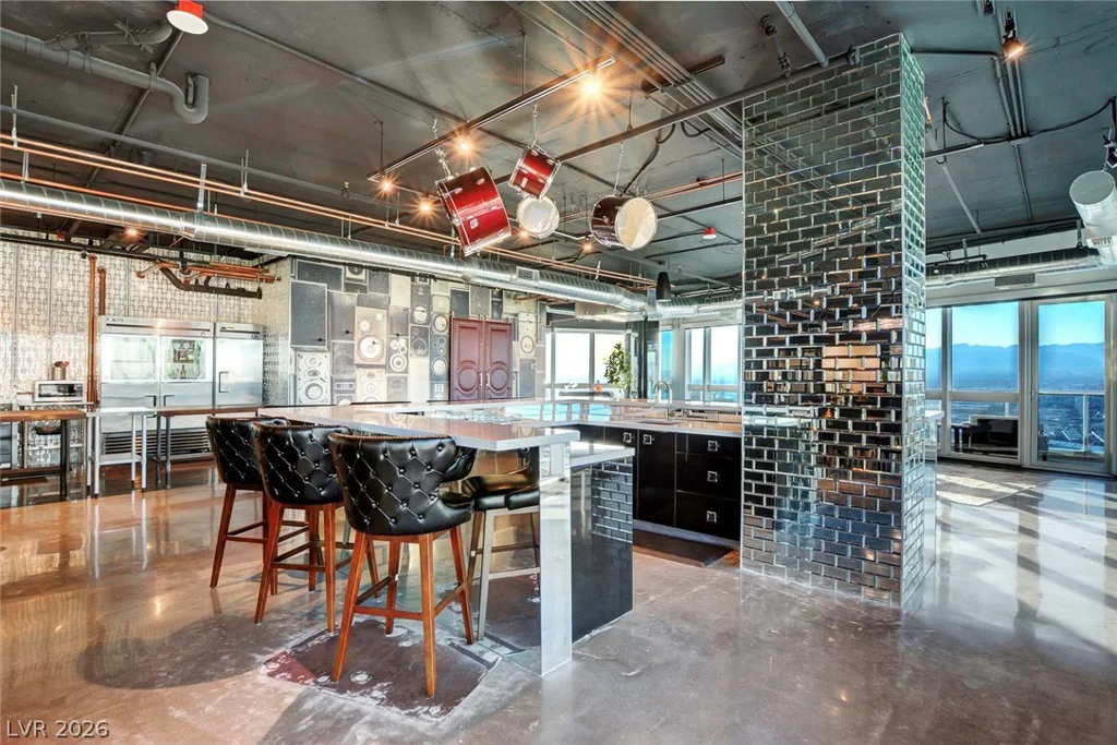 4471 DEAN MARTIN, Las Vegas, NV 89103