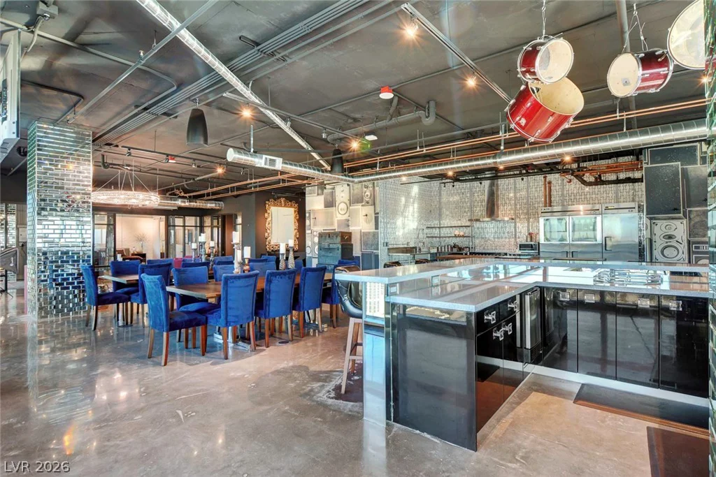 4471 DEAN MARTIN, Las Vegas, NV 89103