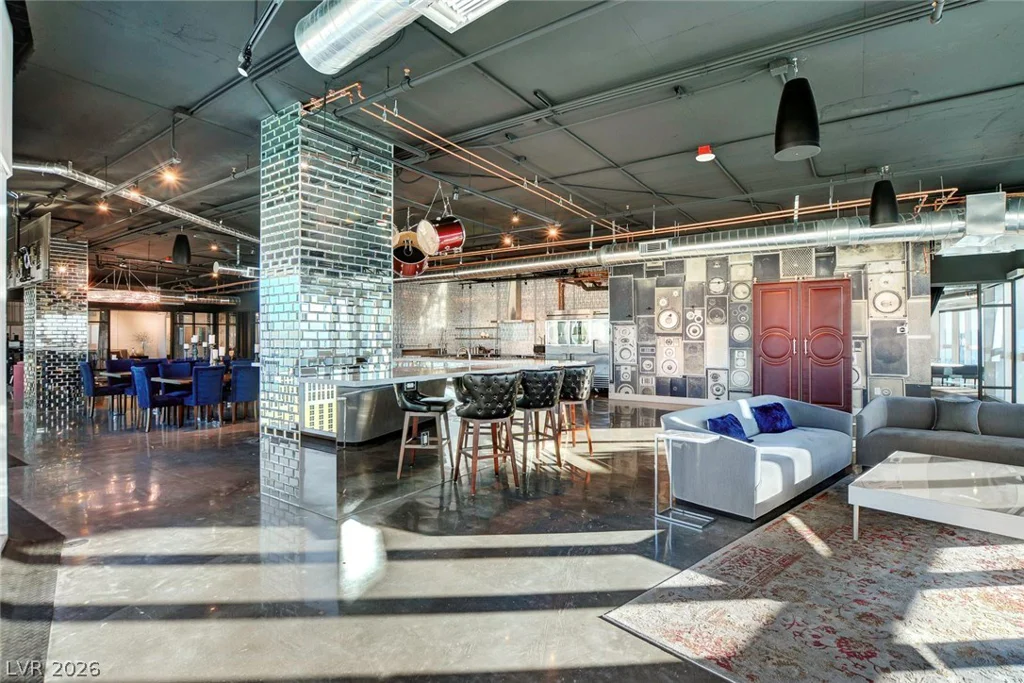 4471 DEAN MARTIN, Las Vegas, NV 89103