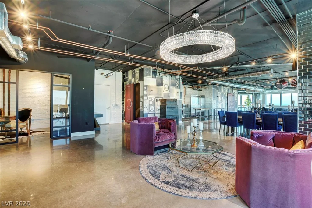4471 DEAN MARTIN, Las Vegas, NV 89103
