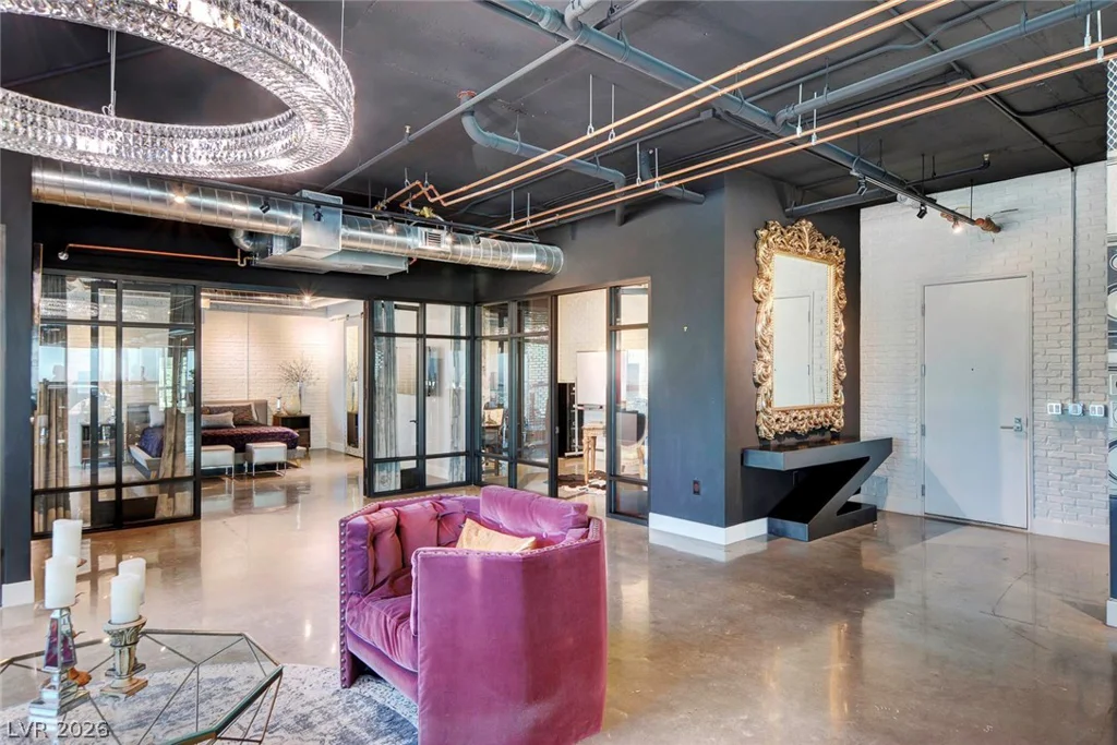 4471 DEAN MARTIN, Las Vegas, NV 89103