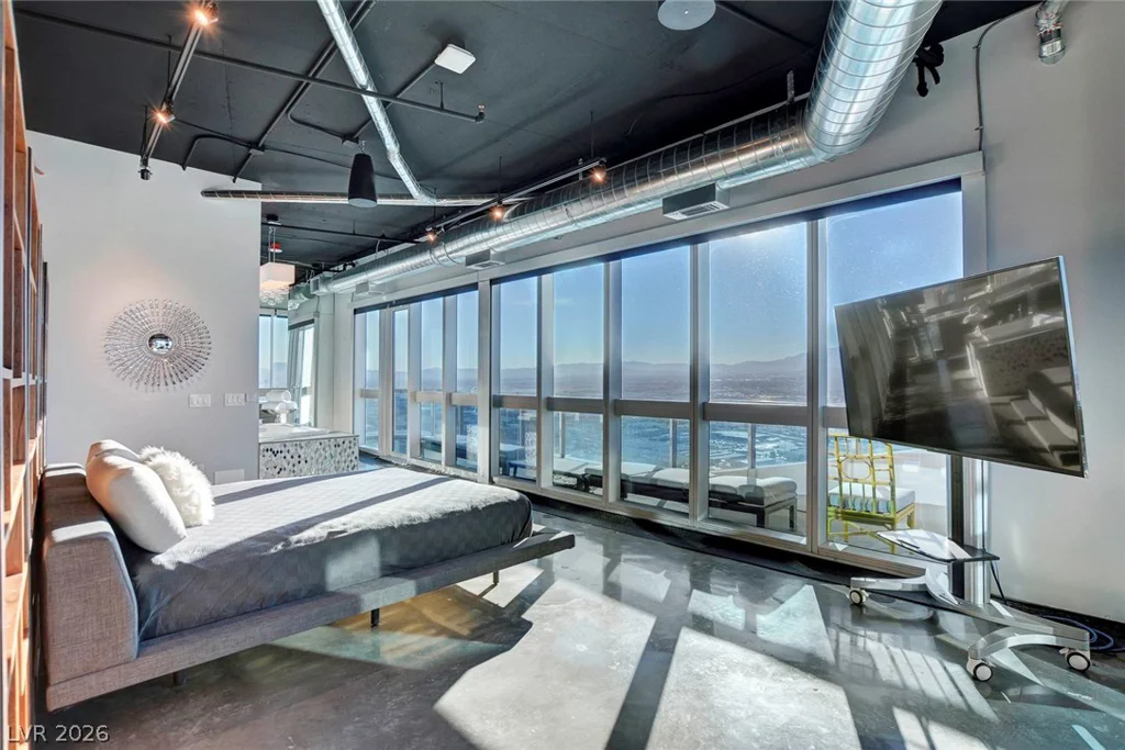 4471 DEAN MARTIN, Las Vegas, NV 89103