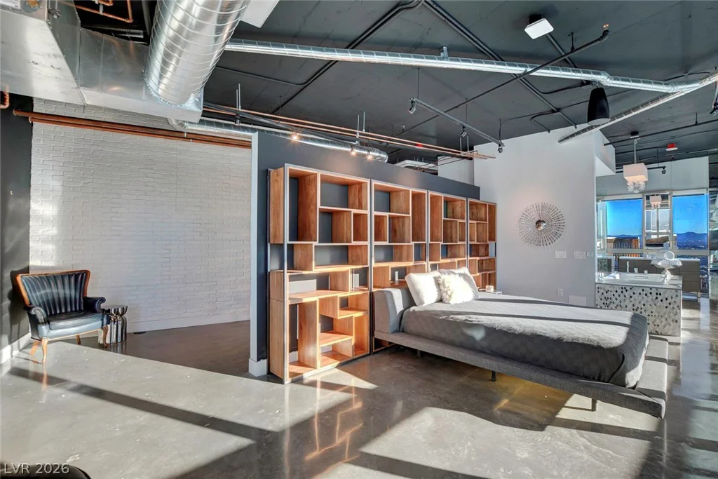 4471 DEAN MARTIN, Las Vegas, NV 89103