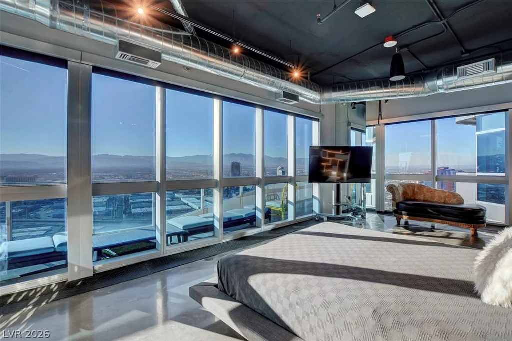 4471 DEAN MARTIN, Las Vegas, NV 89103