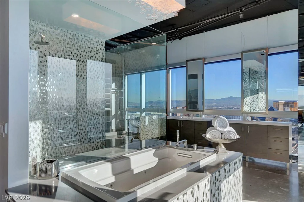 4471 DEAN MARTIN, Las Vegas, NV 89103