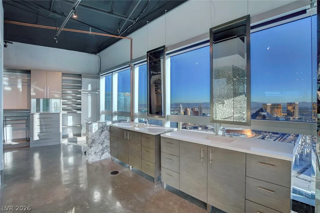 4471 DEAN MARTIN, Las Vegas, NV 89103