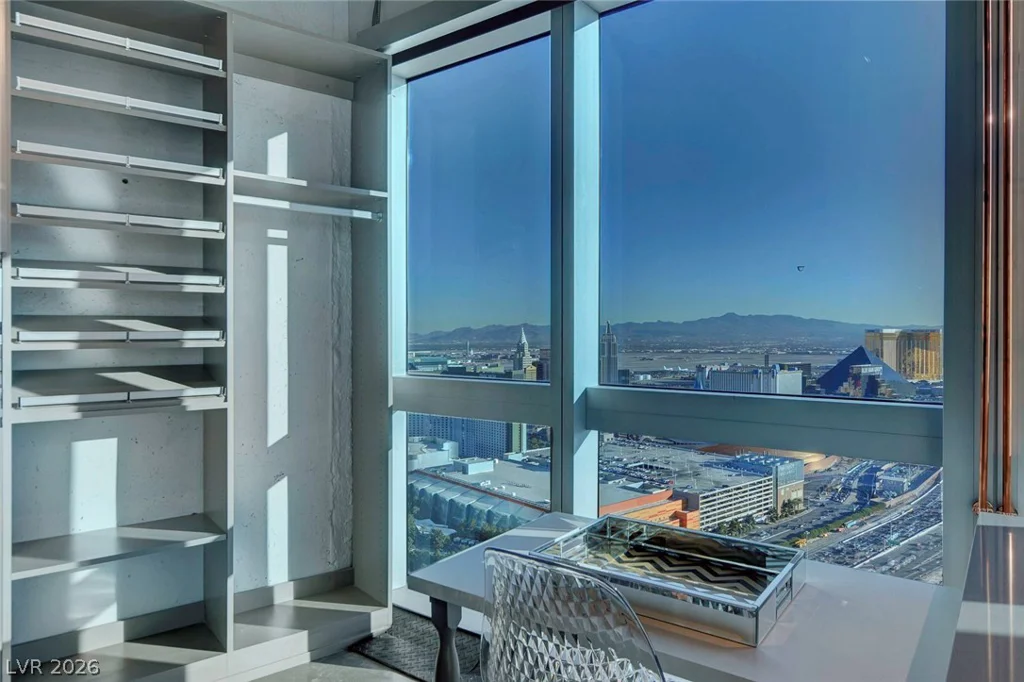 4471 DEAN MARTIN, Las Vegas, NV 89103