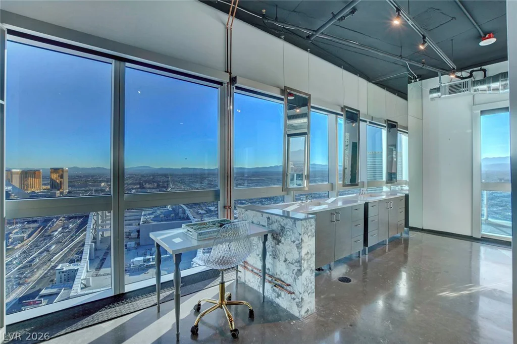 4471 DEAN MARTIN, Las Vegas, NV 89103