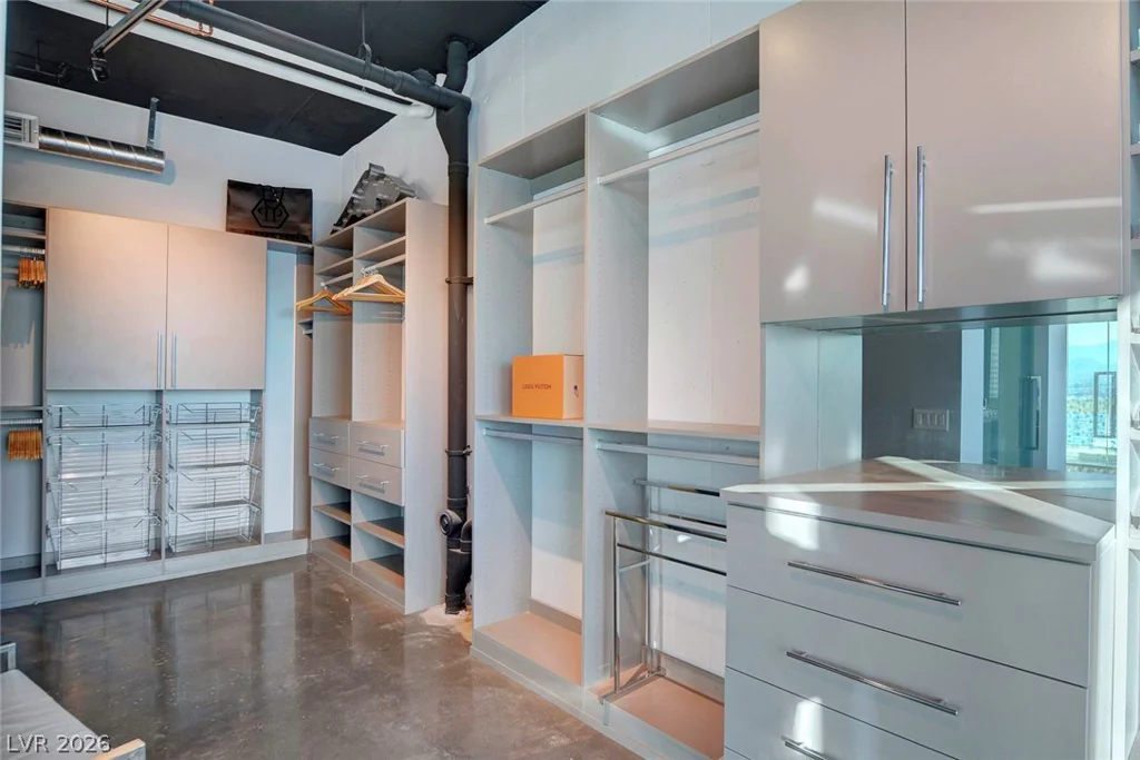 4471 DEAN MARTIN, Las Vegas, NV 89103