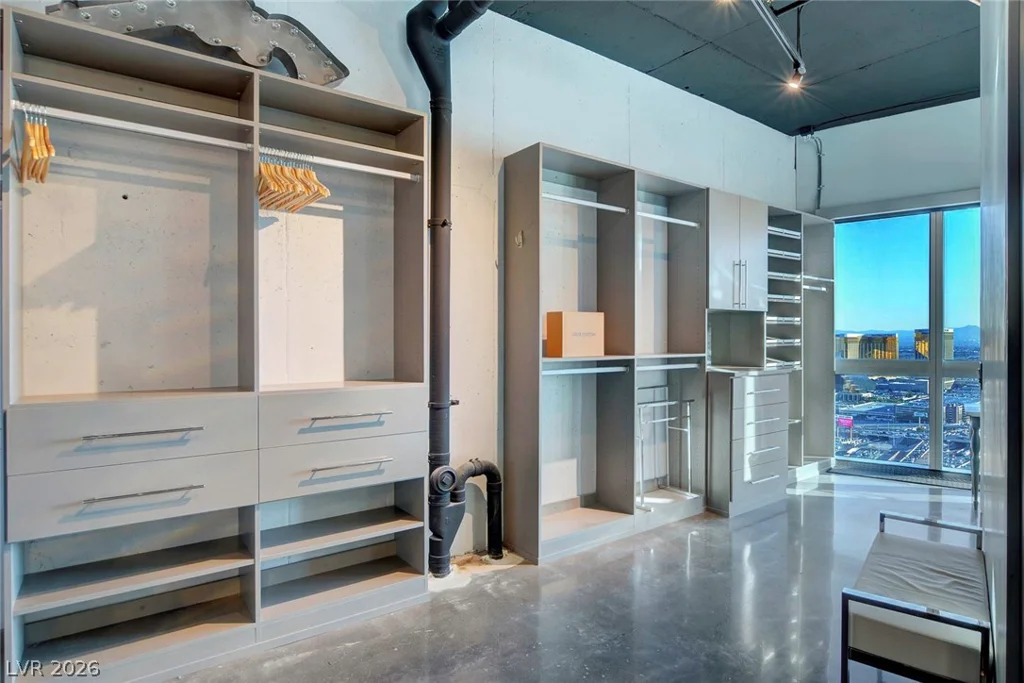 4471 DEAN MARTIN, Las Vegas, NV 89103