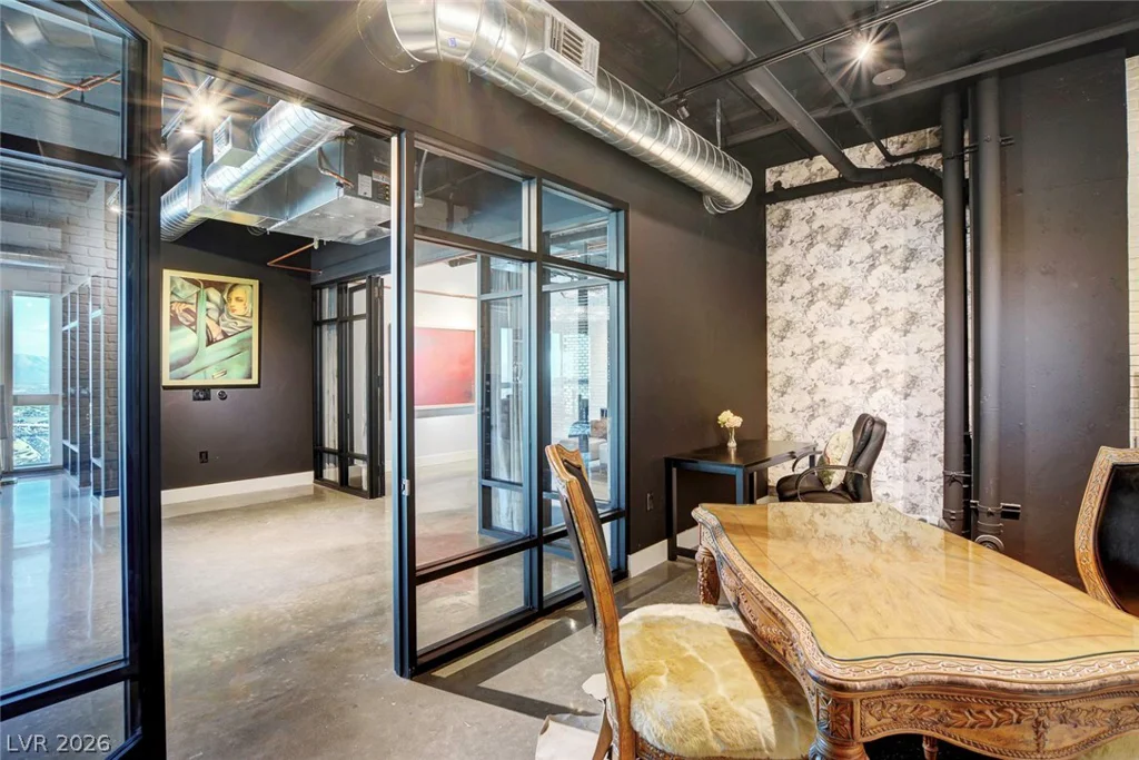 4471 DEAN MARTIN, Las Vegas, NV 89103