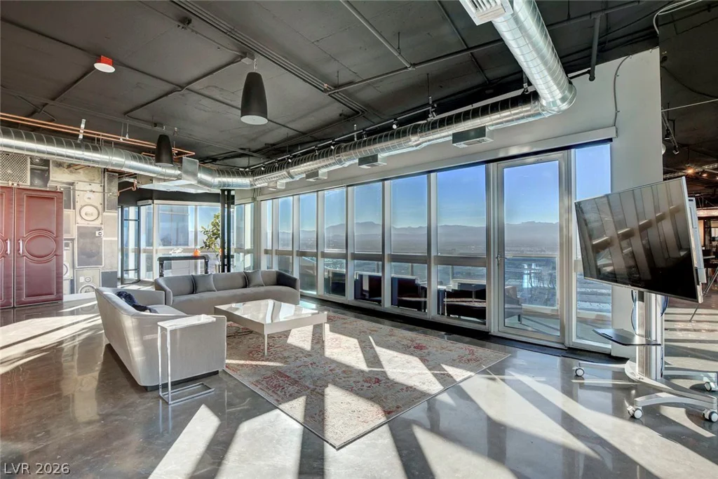 4471 DEAN MARTIN, Las Vegas, NV 89103