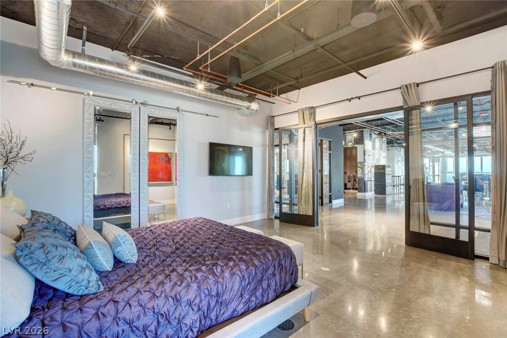 4471 DEAN MARTIN, Las Vegas, NV 89103