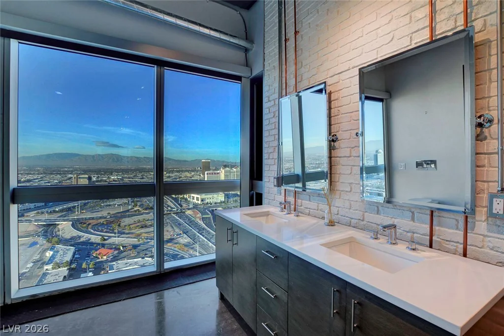 4471 DEAN MARTIN, Las Vegas, NV 89103