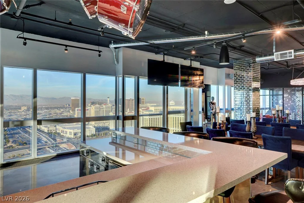 4471 DEAN MARTIN, Las Vegas, NV 89103
