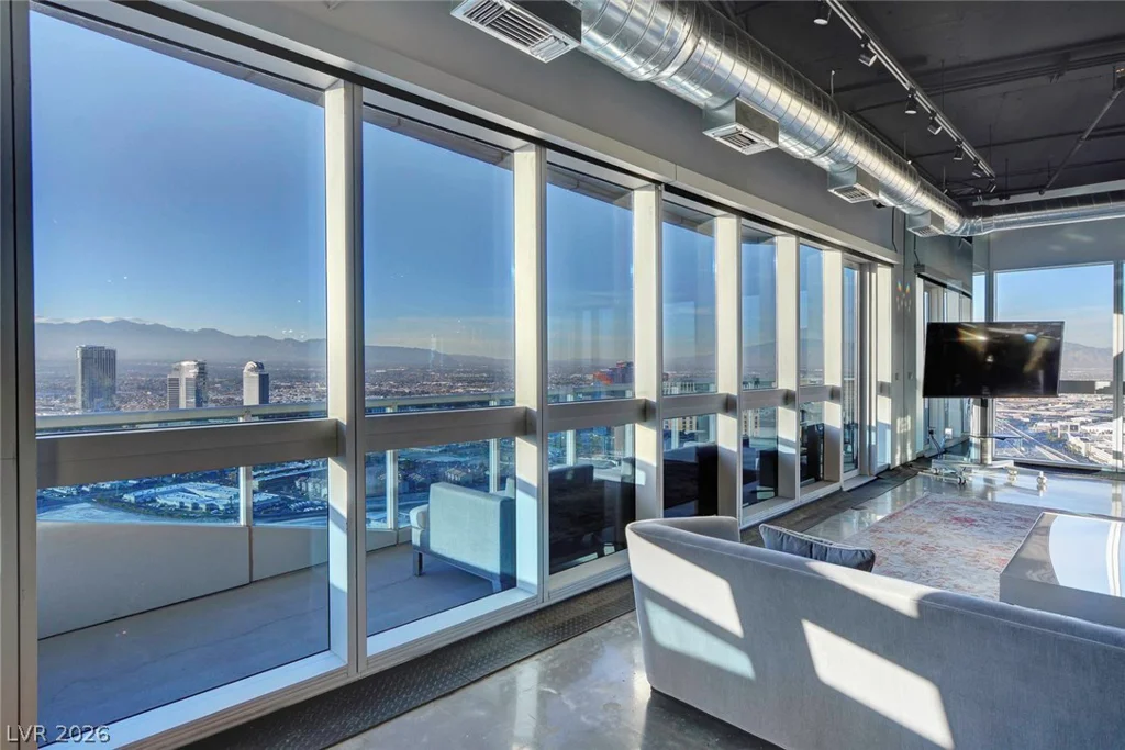 4471 DEAN MARTIN, Las Vegas, NV 89103