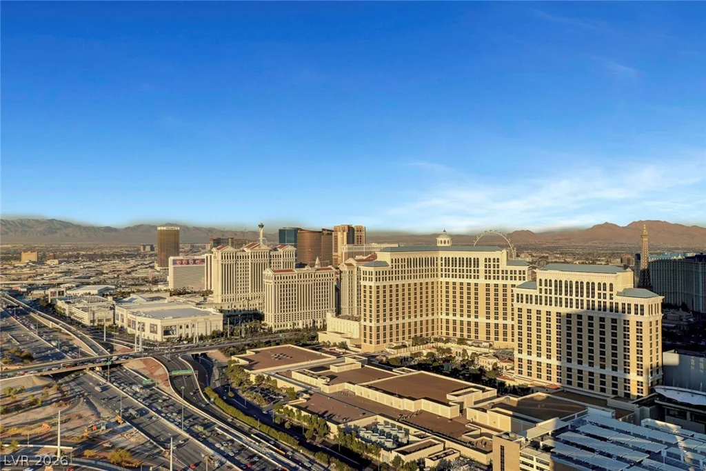 4471 DEAN MARTIN, Las Vegas, NV 89103
